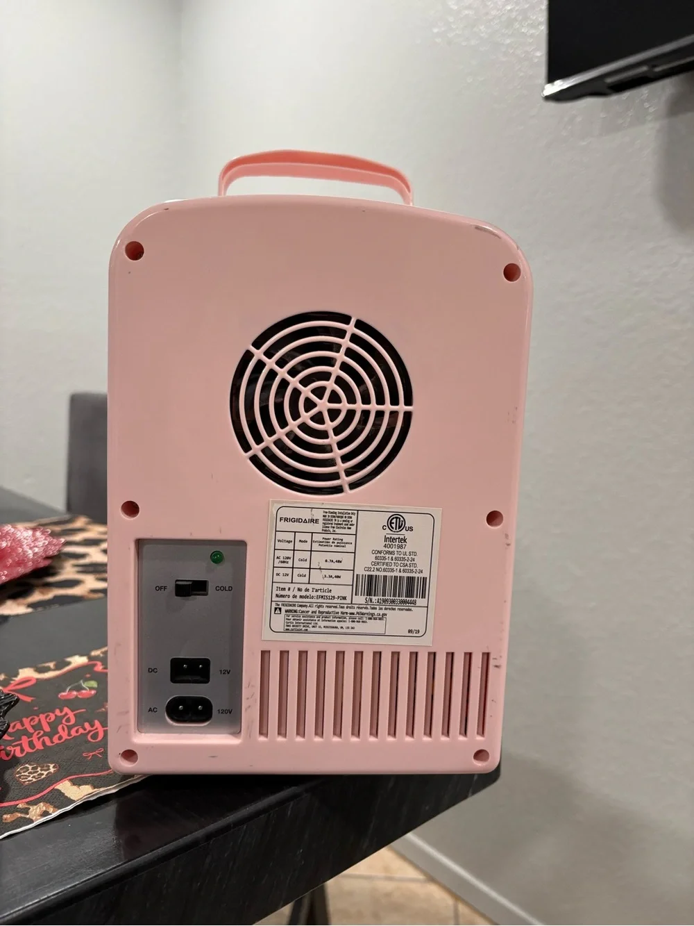 Frigidaire Pink Mini Fridge Cosmetic Cooler or beverages Fits 6 cans.